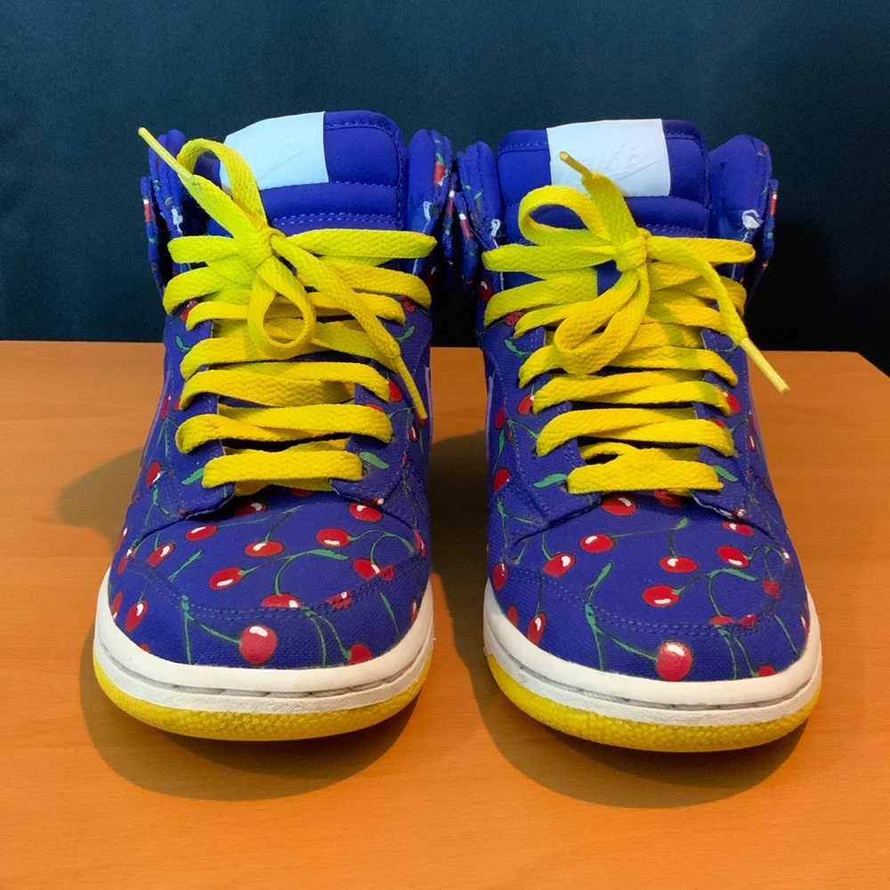 2009 Nike Dunks - image 3